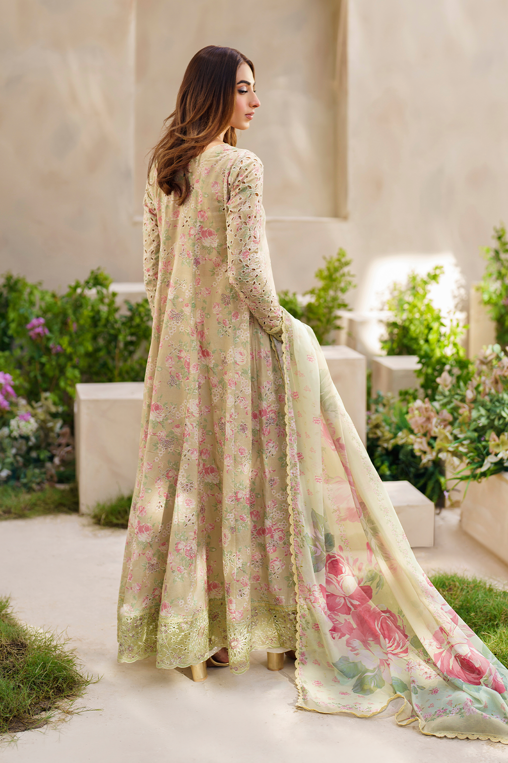 Iznik Lawn