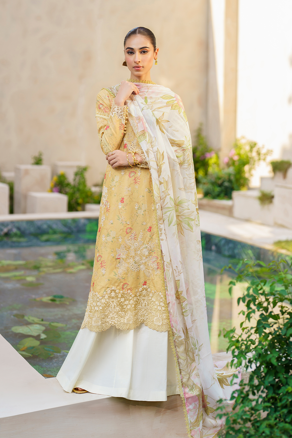 Iznik Lawn