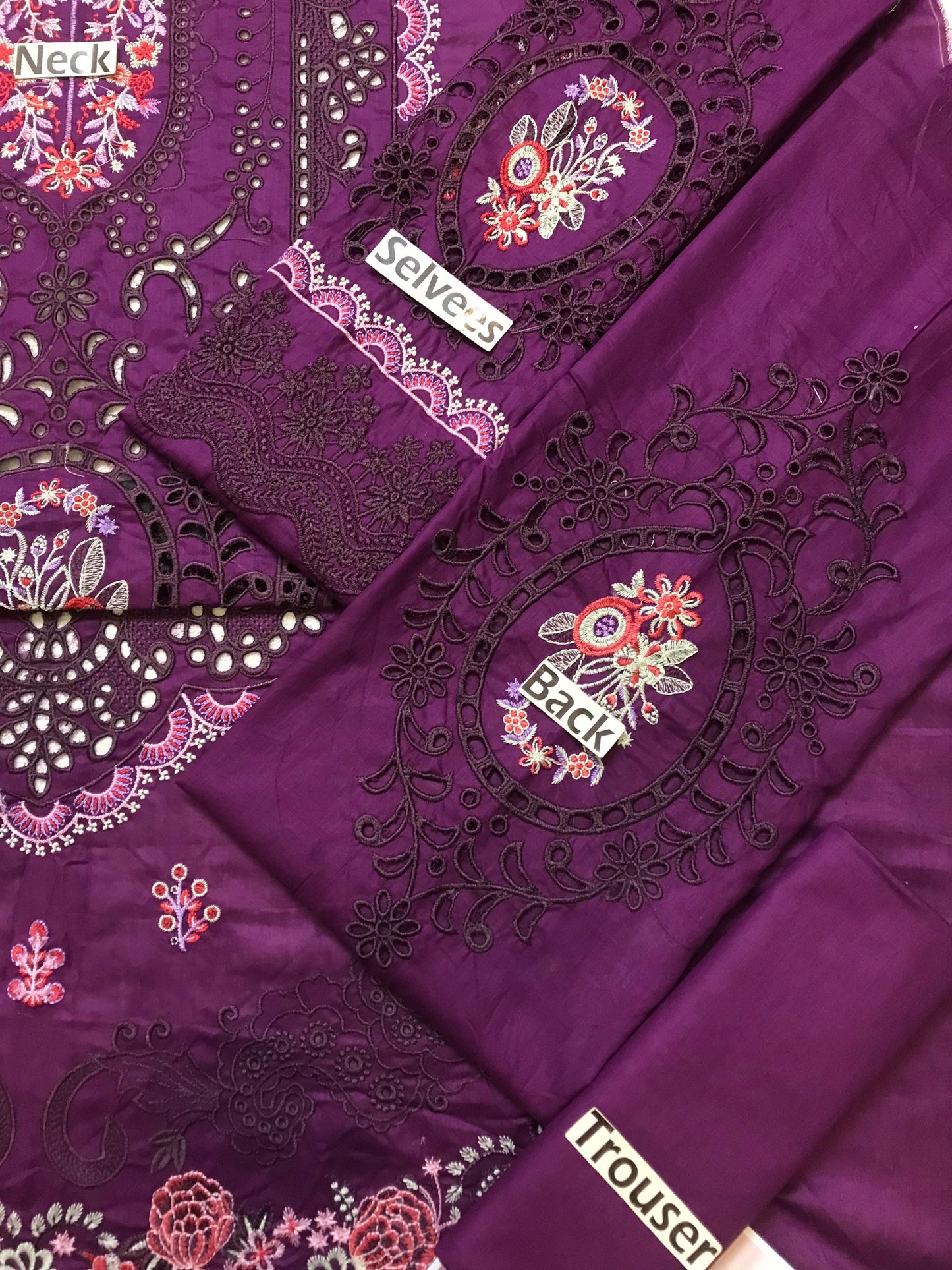 Binilyas Lawn Collection