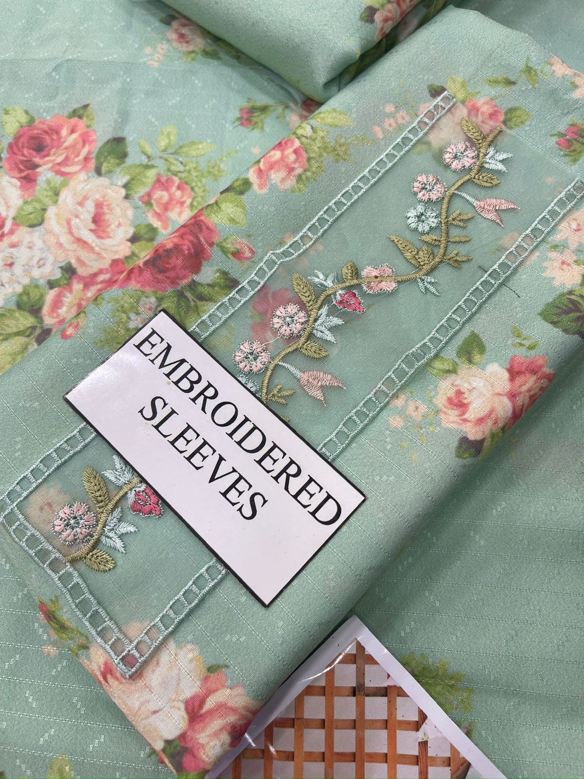 FARIDA HASAN AQUA FLORAL