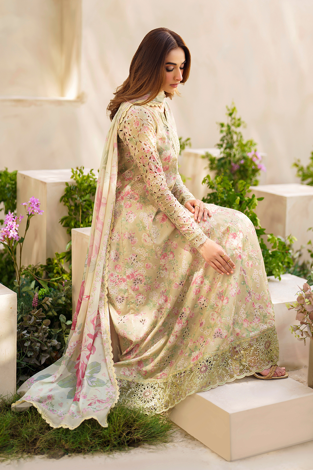 Iznik Lawn