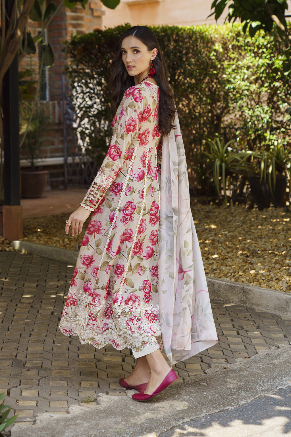 Iznik Lawn 2025